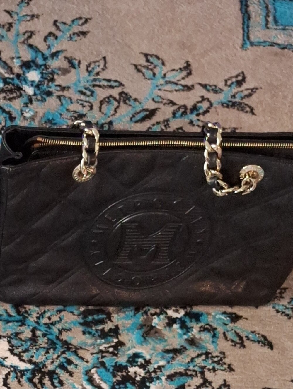 Metrocity Caviar Leather Black Quilted Chain-Handle Shoulder Bag